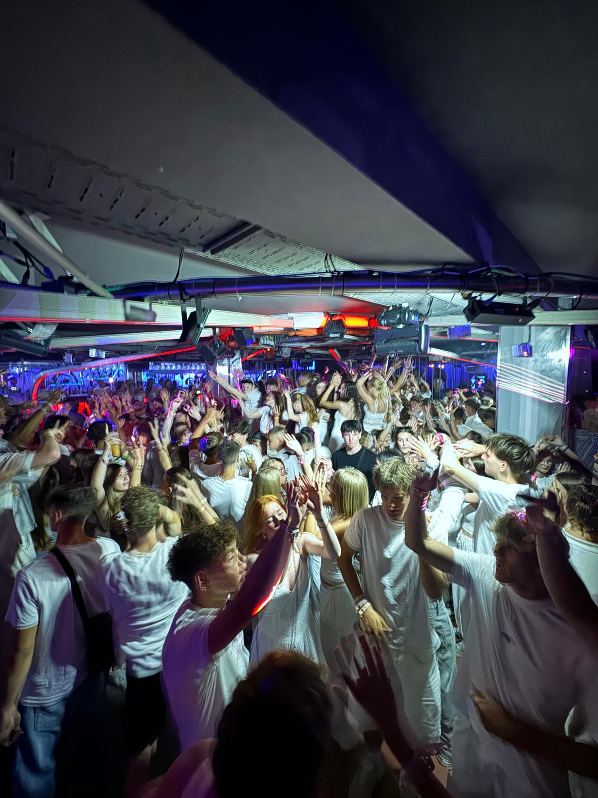 WHITE PARTY